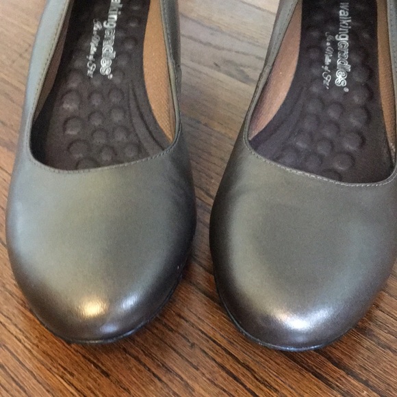 Walking Cradles | Neutral Metallic Heels - Picture 6 of 14